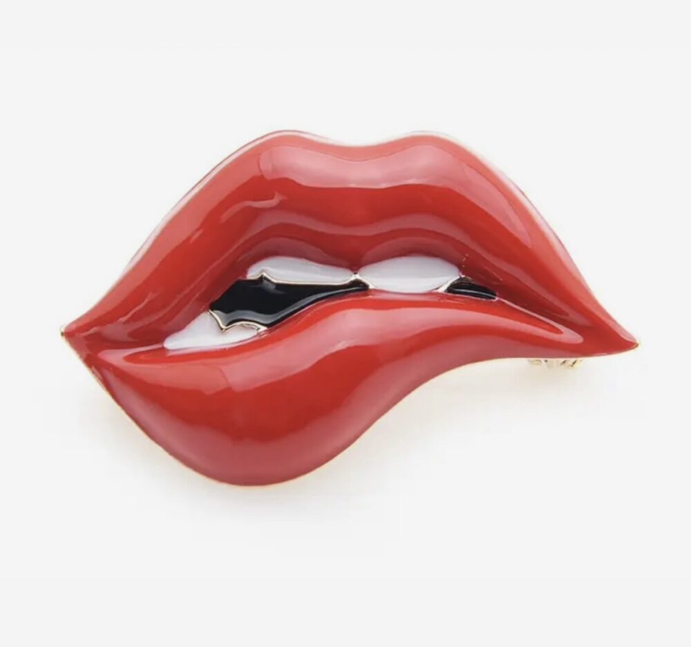 Lips brooch