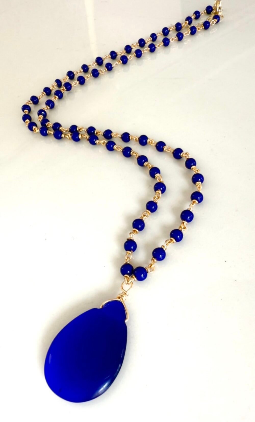 Beaded chain teardrop necklace Blue