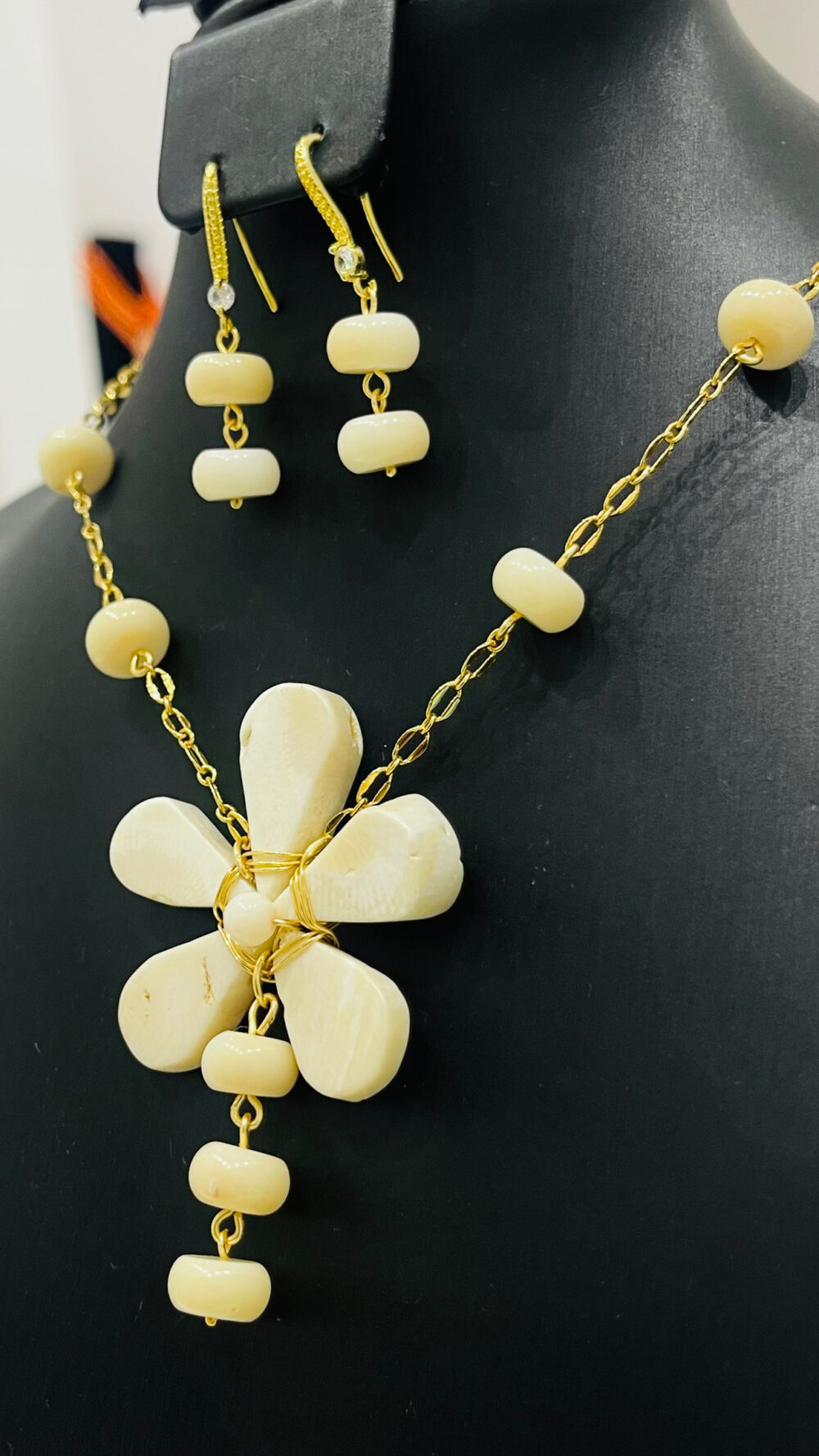 White Coral “flower” chain necklace set - Image 2