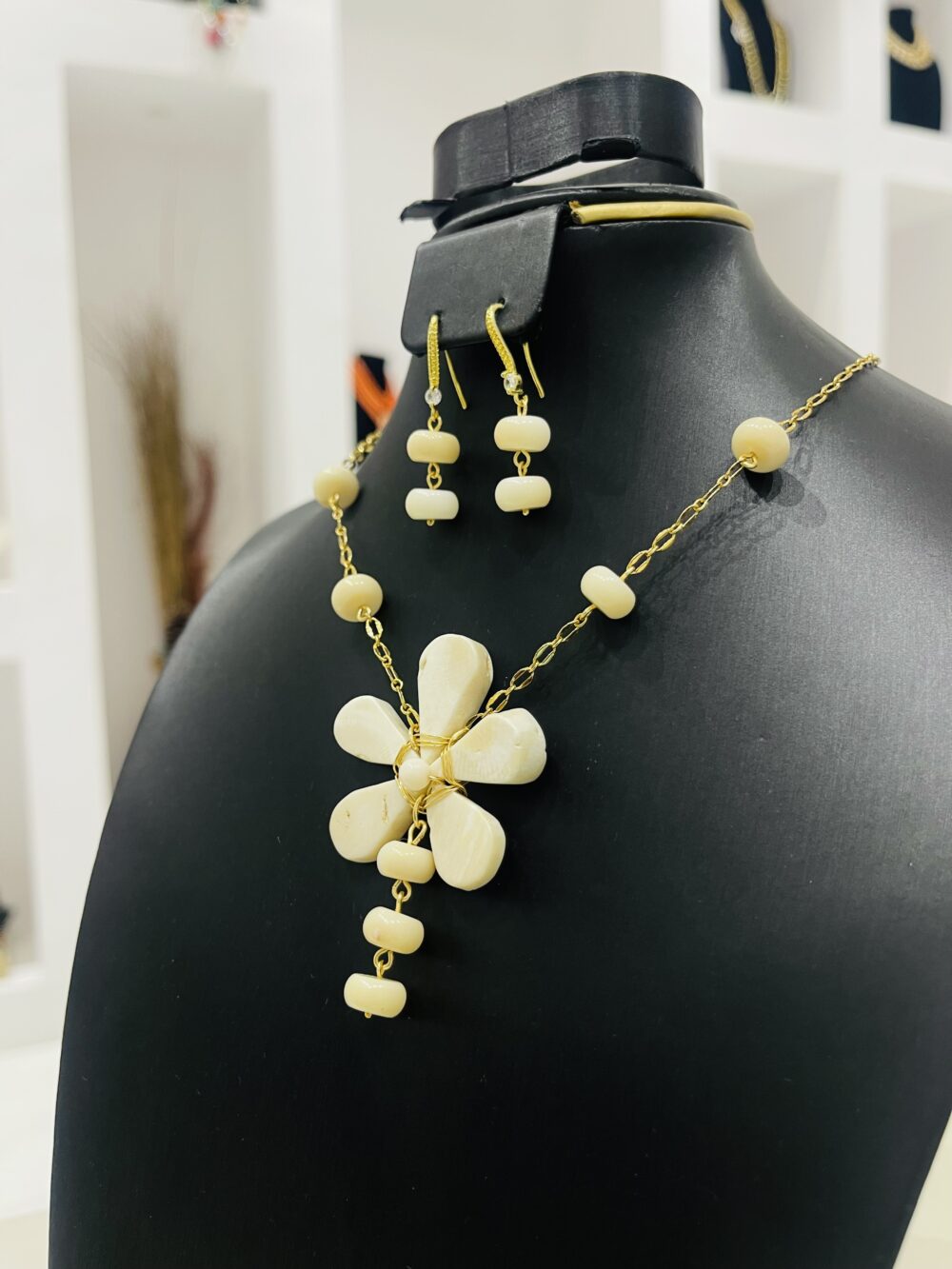 White Coral “flower” chain necklace set - Image 3
